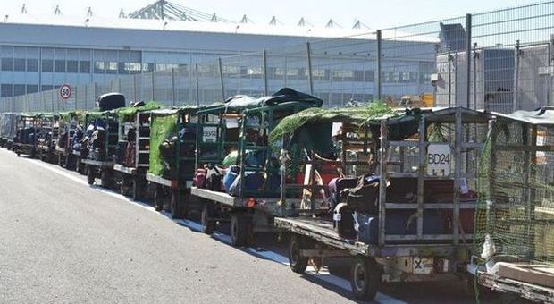 I bagagli bloccati a terra a Fiumicino