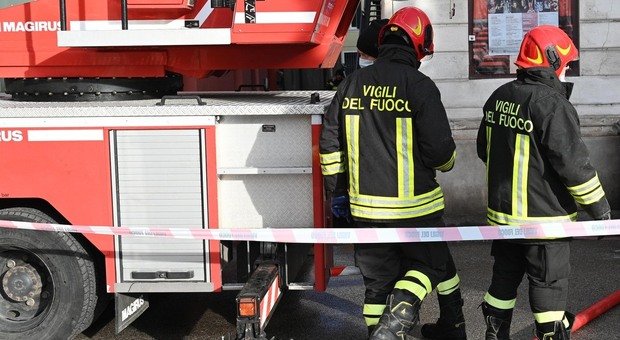 Trieste, incendio in un appartamento: morta una donna, ricoverato il figlio