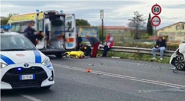Fiumicino, uccisa in bici sulla via dell'Aeroporto: morta una 56enne, traffico paralizzato