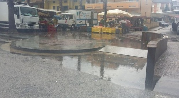 Piazza Risorgimento dopo mezz'ora di pioggia