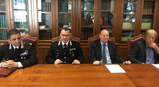 La conferenza stampa in Procura - Da sinistra il maggiore Egidio, il comandante Palma, il procuratore capo Auriemma e il procuratore Pacifici