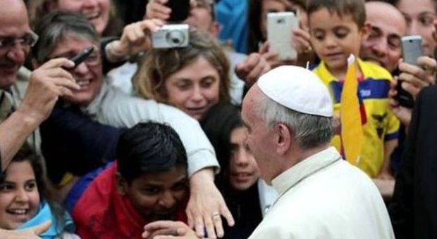 Papa Francesco annulla la visita al Gemelli. Il Vaticano: "Non sta bene"