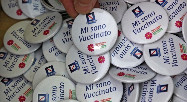 Medici vaccinatori in Campania, sprint sulle adesioni ma uno su cinque dice no