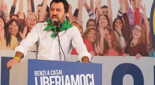 Salvini a Bologna insulta Alfano: «Mai con lui. Sgomberare i centri sociali». Meloni: «Bel giorno»