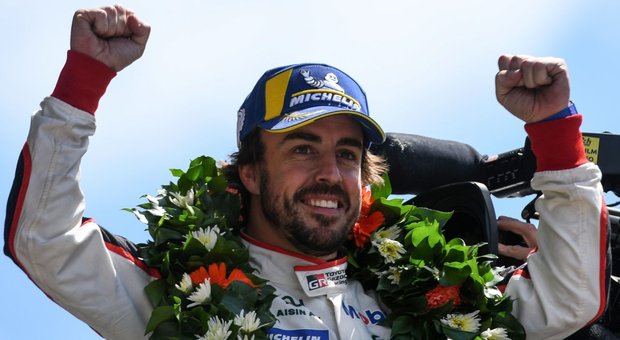 L'esultanza di Fernando Alonso sul podio di Le Mans