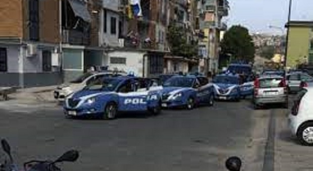 Blitz della polizia nel rione Traiano