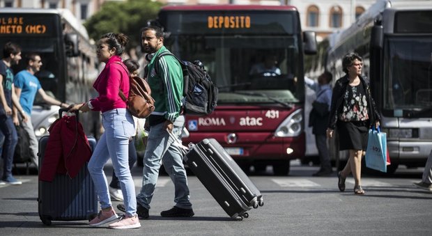 Roma, lo sciopero dei trasporti: la Metro A si ferma, mattina di disagi