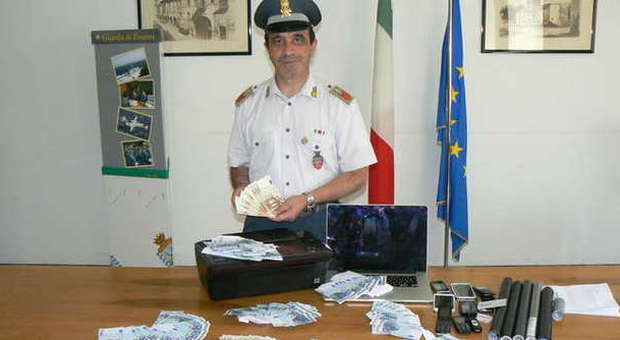 Civitanova, sta per spedire pacchi con 11 mila euro falsi: arrestato