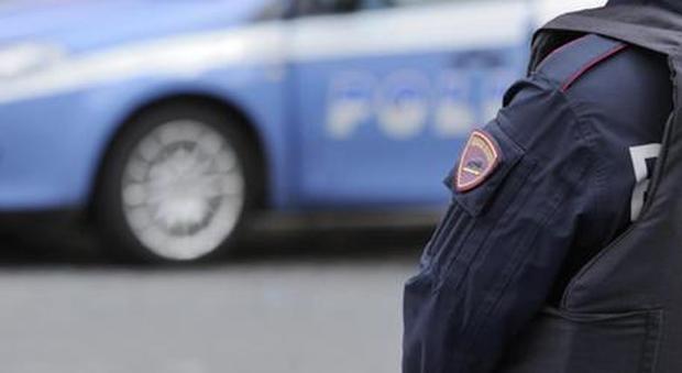 Roma, nigeriano aggredisce un poliziotto e cerca di rubargli la pistola: arrestato