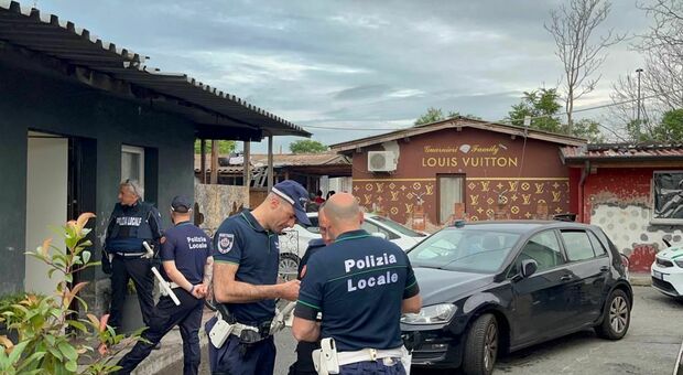 Milano, blitz dei vigili al campo rom di via Bonfadini: 7 arresti per furti e droga