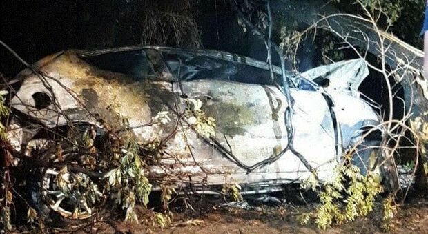 Palermo, auto si schianta contro un albero e prende fuoco: Gabriele Naccari muore carbonizzato a 20 anni