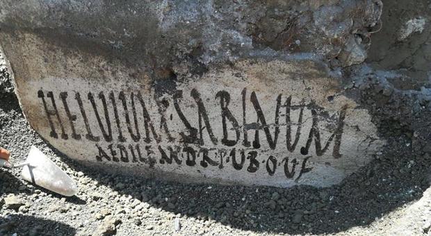 Gli spot elettorali dei pompeiani antichi: dal latino al napoletano sono virali