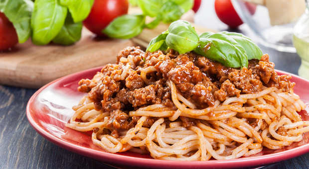 Spaghetti alla bolognese, la battaglia del sindaco Merola contro il piatto inesistente. E l'ambasciata Usa: «Ricetta fake»