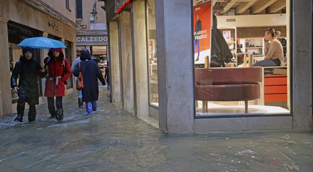 Meteo, nel weekend Italia sott'acqua: doppio ciclone e piogge da Nord a Sud