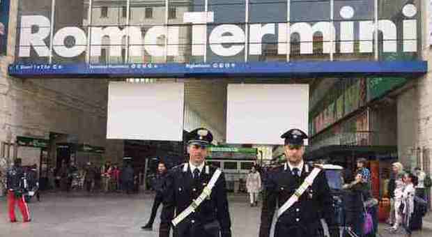 I carabinieri a stazione Termini