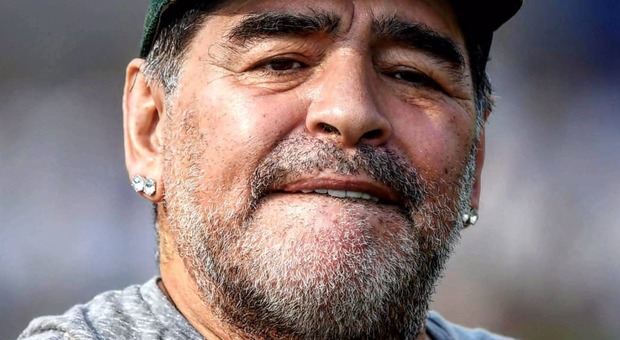 Maradona, primo trionfo e balletto: il Pibe è di nuovo virale sul web