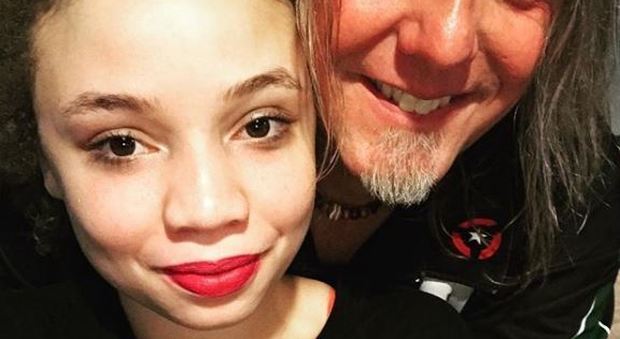 Mikaela, la figlia pornostar di Steven Spielberg, arrestata per violenza domestica
