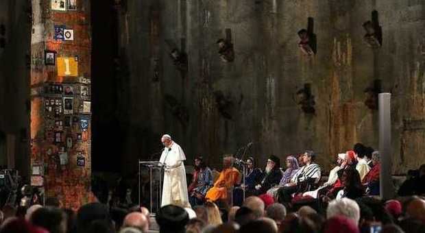 Il Papa a Ground Zero: la vita trionfi sui profeti di distruzione