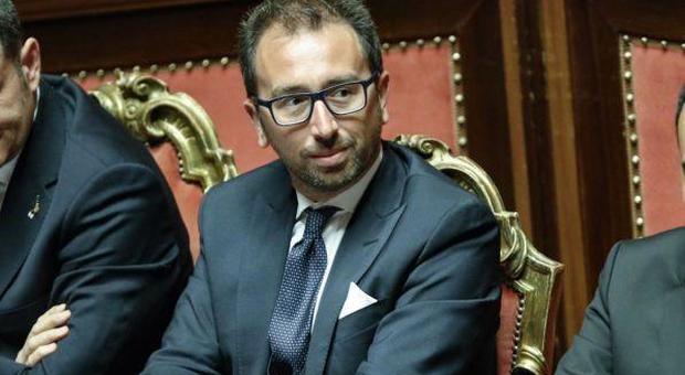 Conflitto di interessi, Bonafede rilancia e avverte Salvini: «E' nel contratto»
