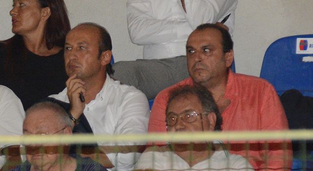 Mario e Giuseppe Cerolini in tribuna durante una partita della Civitanovese