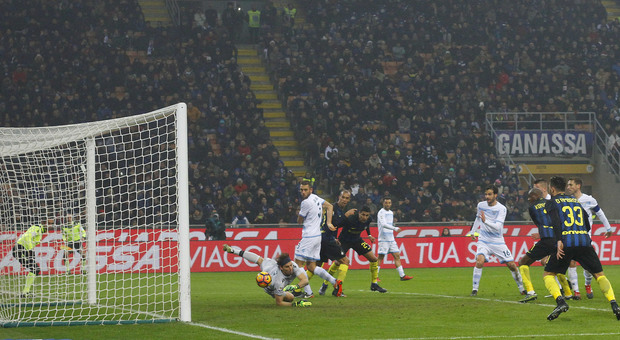 Inter-Lazio 3-0: le luci biancocelesti si spengono a San Siro