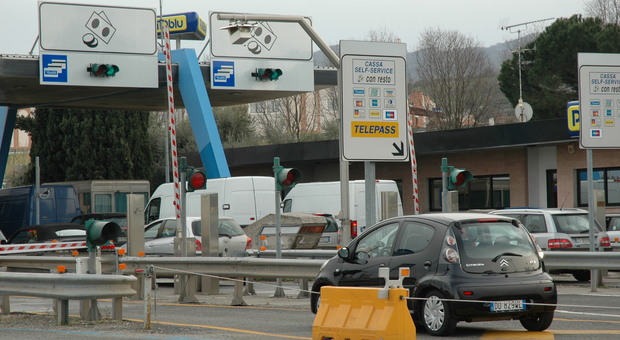 L'ingresso del casello autostradale della A24 a Roma-Est