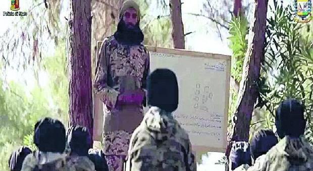 A Foggia la scuola per piccoli jihadisti «Bambini, diventate martiri di Allah»