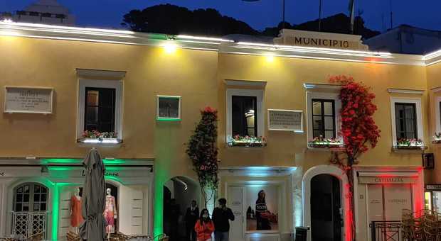 Festa della Repubblica: la Piazzetta di Capri si illumina di Tricolore
