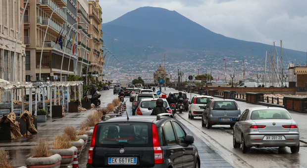 Covid, a Napoli il traffico è sparito: nelle strade -90% di auto e moto