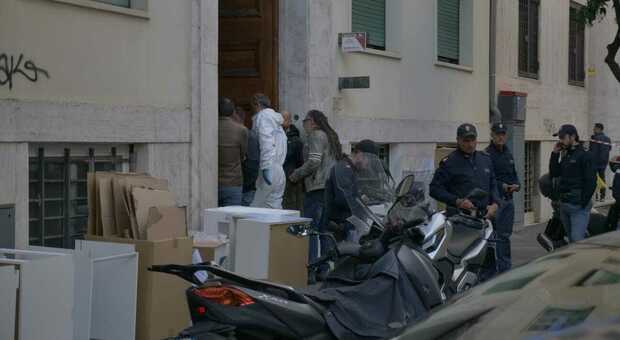 Serial killer a Roma, notte in carcere per De Pau: si cerca l'arma