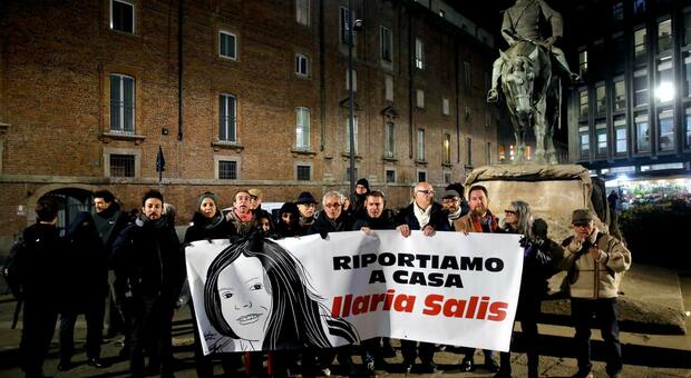 Presidio del comitato Ilaria Salis in piazza Missori a Milano, 23 gennaio 2024. ANSA/MOURAD BALTI TOUATI