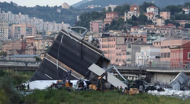 Ponte crollato, Genova sotto choc: 440 gli sfollati. Evacuato un quartiere