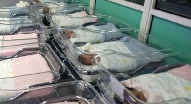 Più decessi che nascite: in Italia il tasso di natalità più basso dell'Unione europea