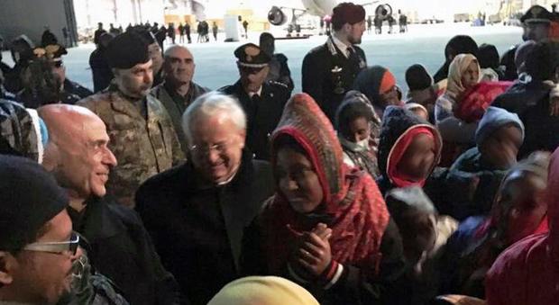Aperto il primo corridoio umanitario dalla Libia: arrivati in Italia 162 migranti con due voli militari