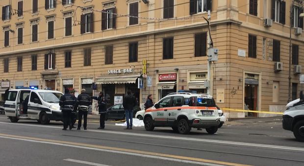 Roma, muore investito a San Giovanni: chiusa via Emanuele Filiberto, deviato il tram 3