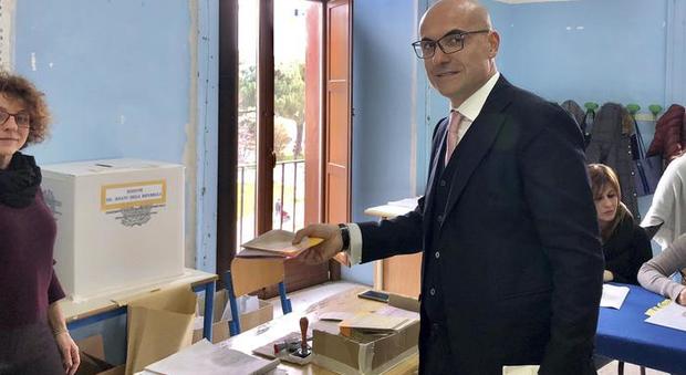 Catello Vitiello, deputato espulso dal M5S: «Il mio primo stipendio da 13mila euro. È giusto, non va tagliato»