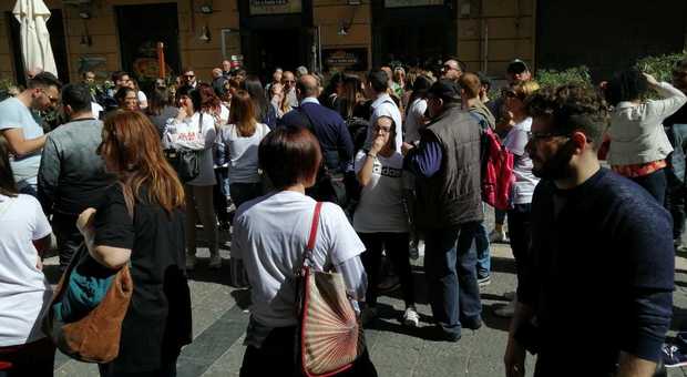 Napoli, la protesta degli avvisisti dell'Asl 2 davanti al Consiglio regionale