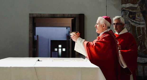 Latina, il vescovo Mariano Crociata domani ordina cinque nuovi diaconi permanenti