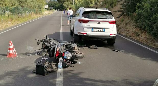 Itri, tre feriti nello scontro tra auto e moto sull'Appia