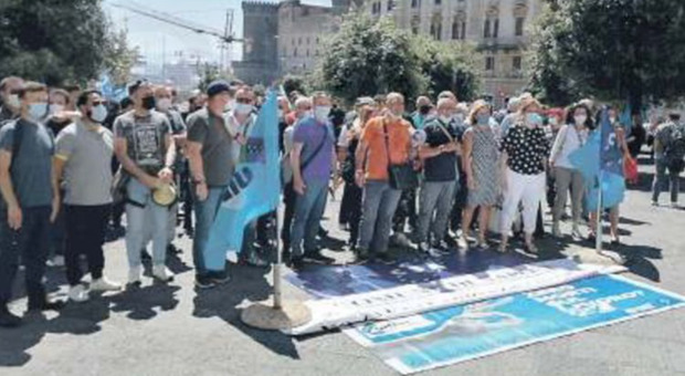 Polizia municipale di Napoli, la beffa per i giovani vigili: zero fondi, divisa a rischio