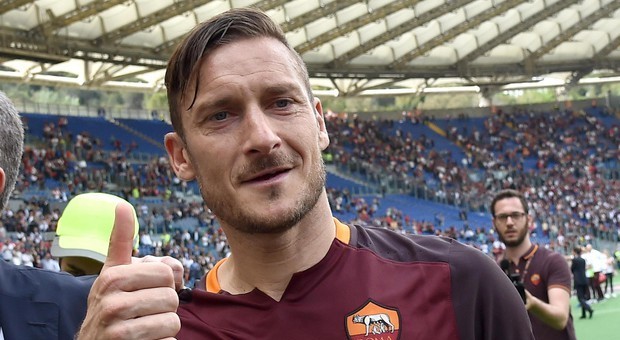 Totti, nuova bufera social per un like a Buffon dopo il 3-1 Juve alla Roma