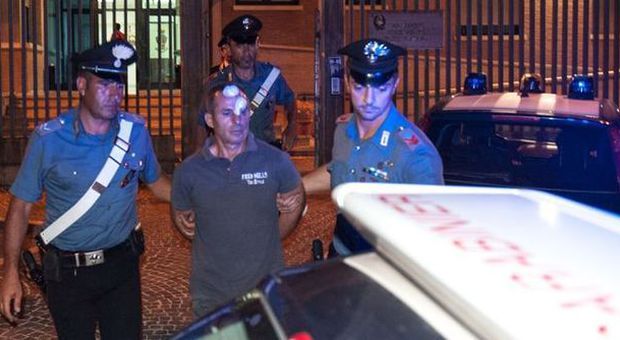 Gianni Stirpe mentre viene portato in carcere (Foto Ginnetti-Tamborrelli)