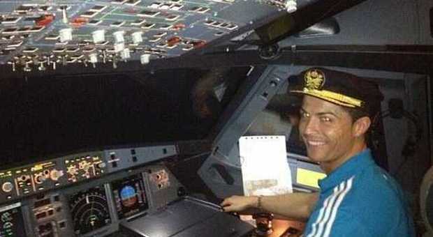 Cristiano Ronaldo si "regala" un jet privato: un acquisto da 19 milioni di euro -Guarda