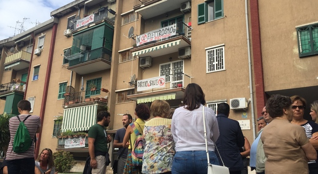 No ai ripetitori dei telefonini: a Napoli è protesta | Video