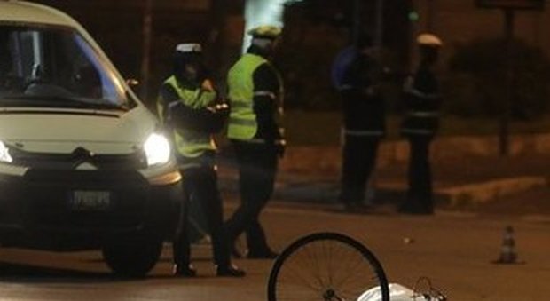 Torna a casa in bici dalla festa di paese, travolto e ucciso in bici a 17 anni