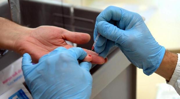 Tariffe tra 15 e 36 euro per i test sierologici: il tampone invece scende a 60