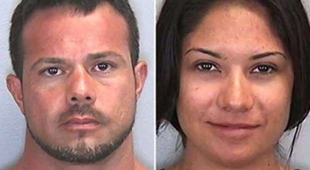 Fanno sesso in spiaggia davanti ai bagnanti: amanti focosi arrestati in Florida