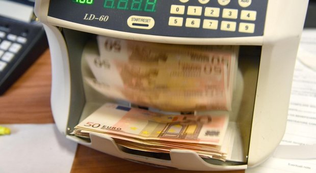 Pagamenti cash, nuovo limite al contante: dal 1° luglio scatta il tetto a 2.000 euro