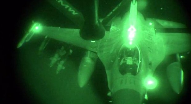Isis, ok di Londra alla missione in Iraq Il Pentagono: «Raid aerei non bastano»