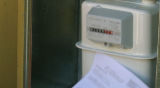 Falsi tecnici Enel attivano 400 utenze di gas e luce all'insaputa dei clienti: rubavano i dati e falsificavano le firme